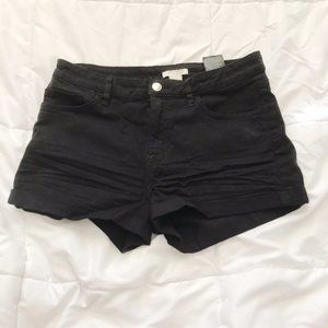 Black H&M shorts in a size US 6